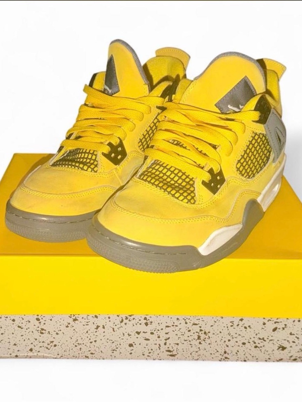 Jordan 4 “Lightning” Sneakers